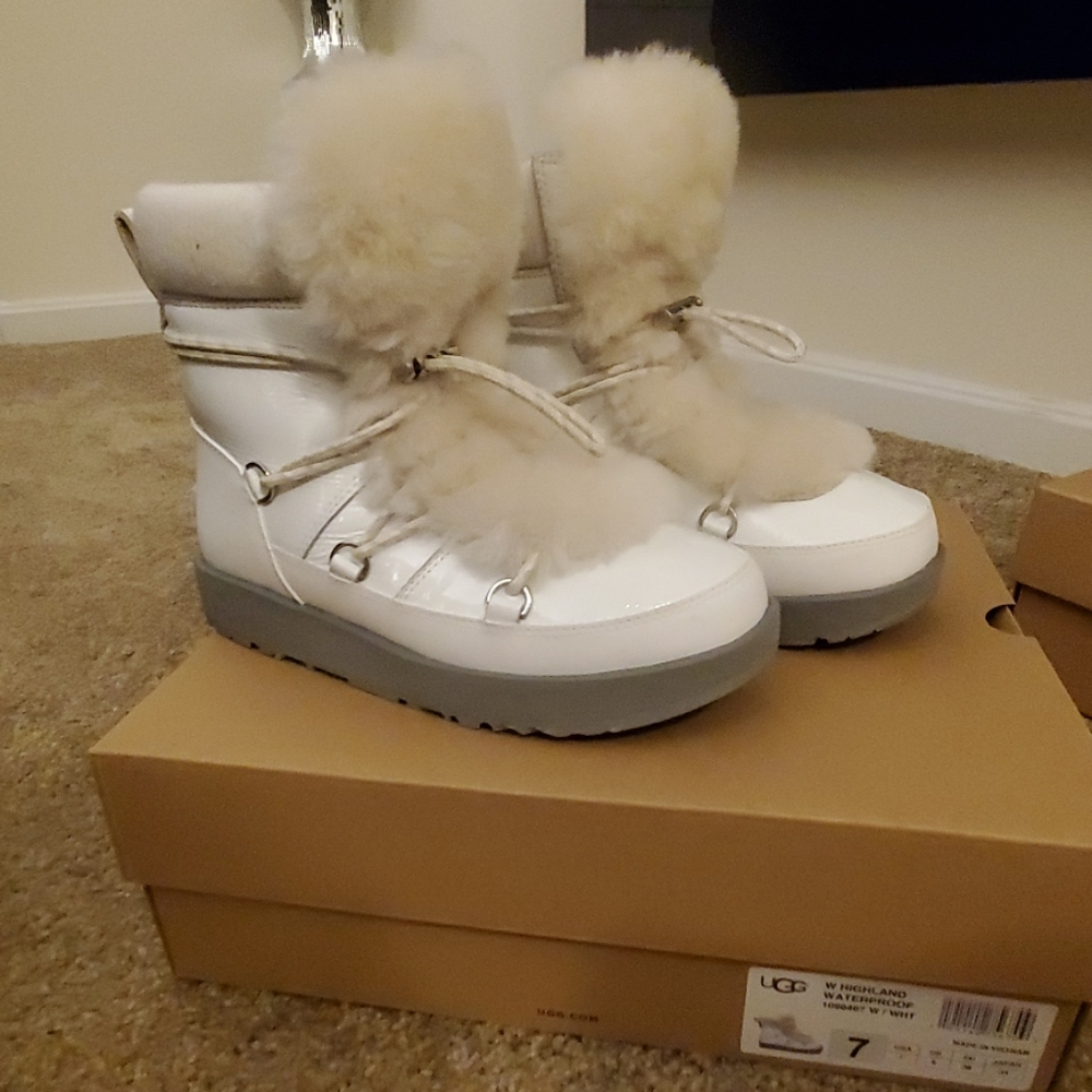 Brand New tried on.Winter Ugg boots